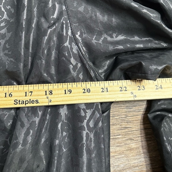 Zyia Active Stylish Black Patterned Bomber Jacket - Picture 6 of 7